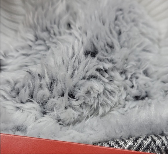 New! Wondershop Fleece Lined Pull-On Slippers with Huggable Heel & Grippers - Picture 5 of 10